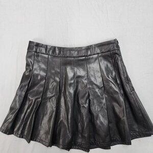 Blashe Womens Size M Black Faux Leather Pleated Mini Skirt Side Zip